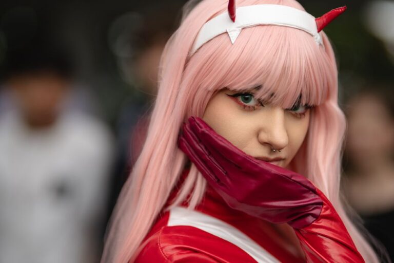 Close-up of a creative cosplay character at an anime convention in San José, Costa Rica.